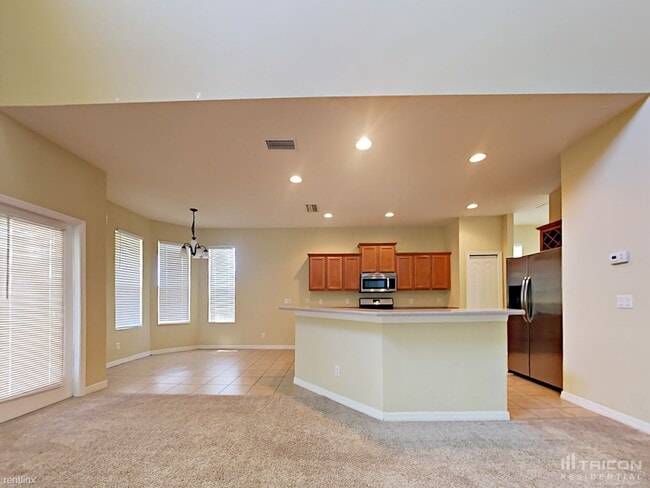 Building Photo - 6003 35th Ln E