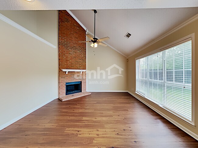 Foto del edificio - 9997 Woodland Grove Dr