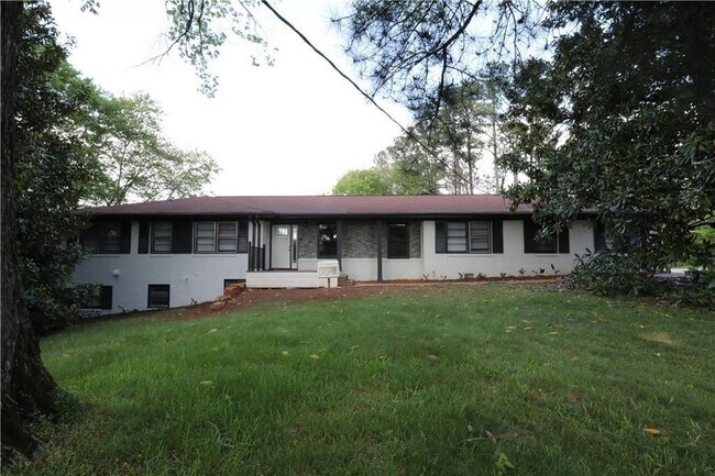 Building Photo - 6105 Glenridge Dr