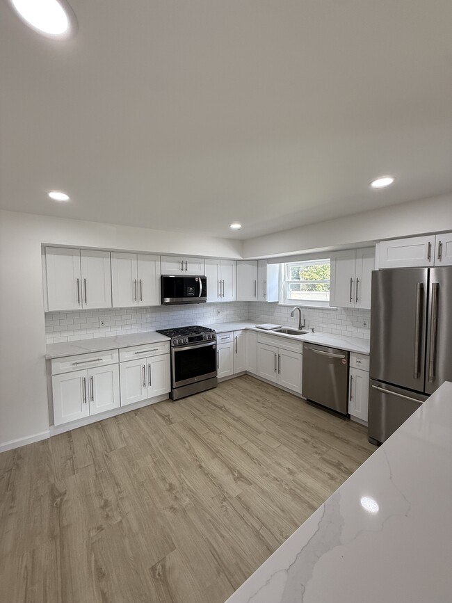 Building Photo - 12 Personette St