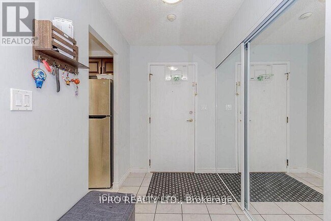 Photo du bâtiment - 135 Hillcrest Ave