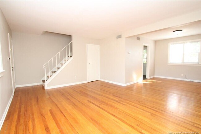 Foto del edificio - 1064 Nichols Dr