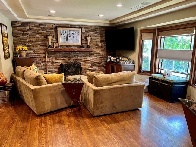 Building Photo - 1016 S Euclid Ave