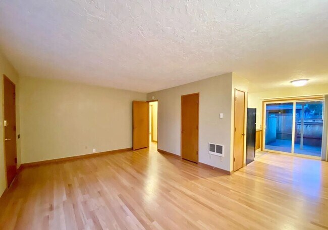 Foto del edificio - Charming and attractive 2 bed/1 bath in Irvington Neighborhood!