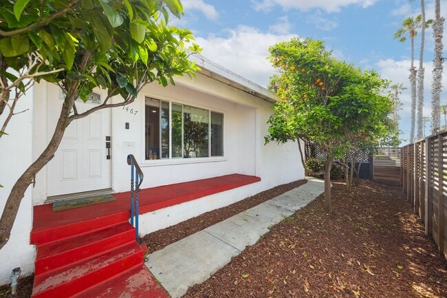 Building Photo - Beautiful 2 bedroom single family home available in Sunset Cliffs!