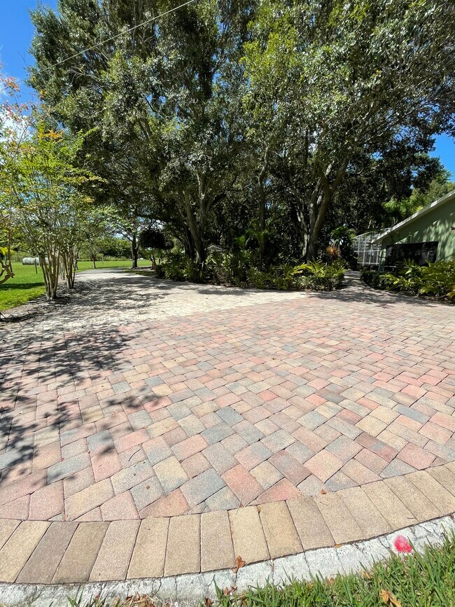 Foto del edificio - 8006 Lake Lowery Rd