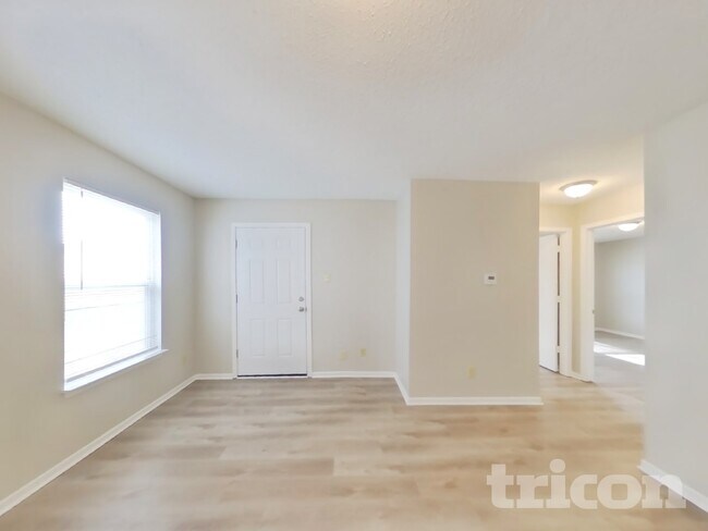 Foto del edificio - 683 Florence Dr