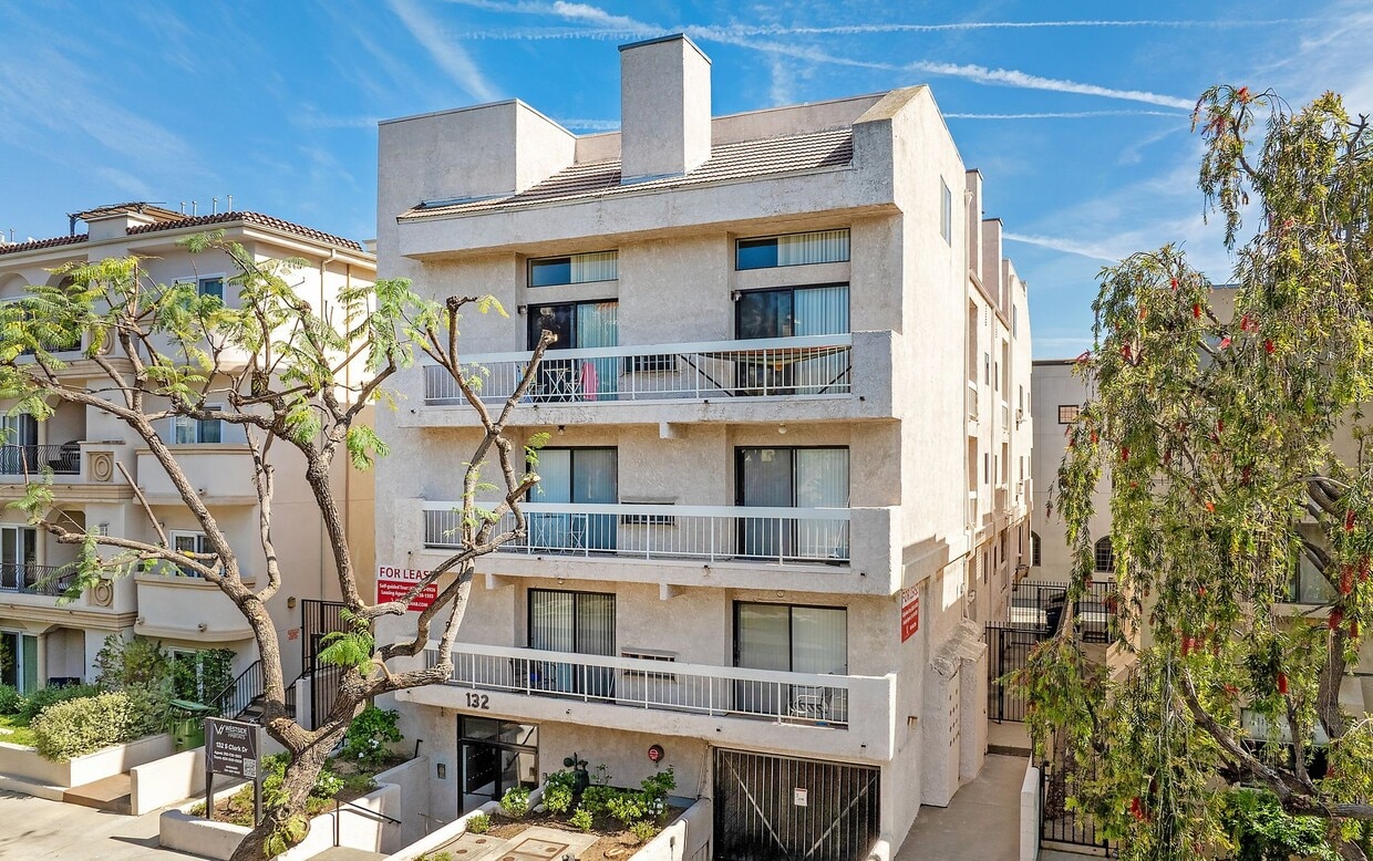 Building Photo - 132 S Clark Dr