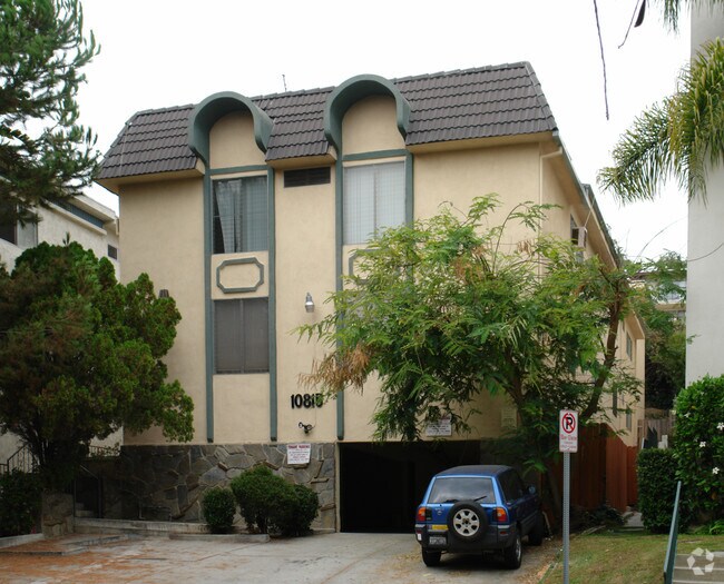 Foto del edificio - 10815 Rose Ave