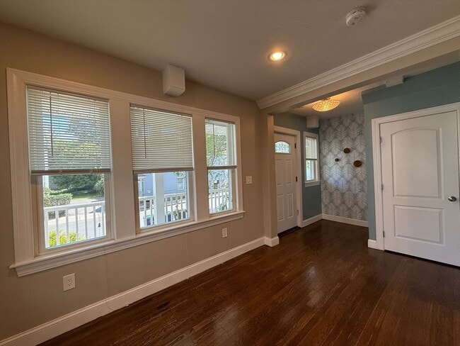 Building Photo - 210 Cedar St