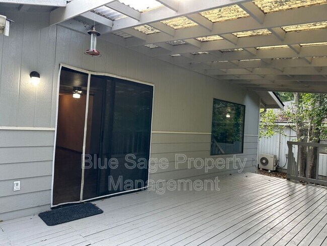 Foto del edificio - 110 Leslie Ln