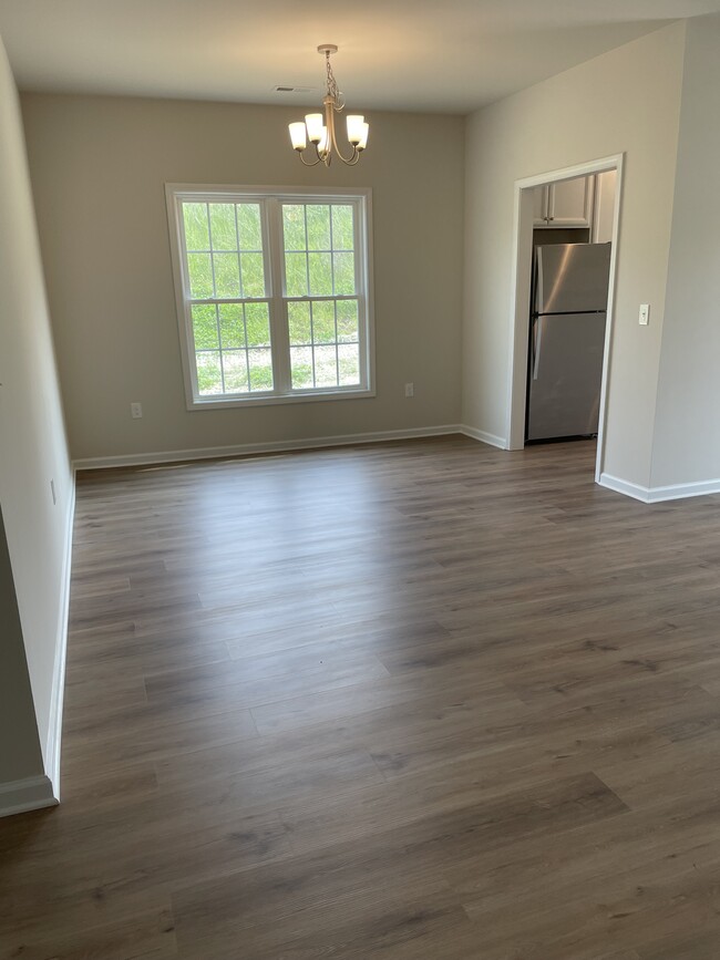 Building Photo - 809 Holland Loop