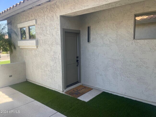 Building Photo - 1326 S Holguin Ct