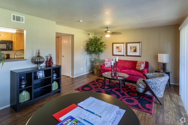 1BR, 1BA 708SF - Countryside Village Apartments