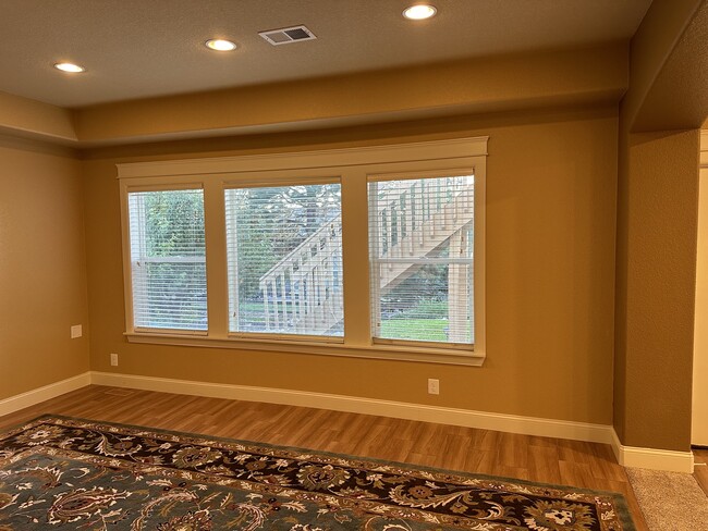 Flex Space - 3813 Sky Hawk Ct