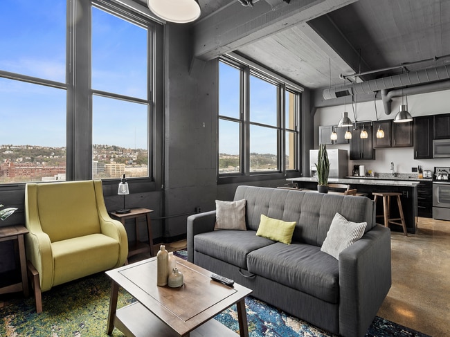 Building Photo - 1627 On The Strip