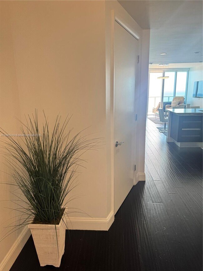 Foto del edificio - 17001 Collins Ave