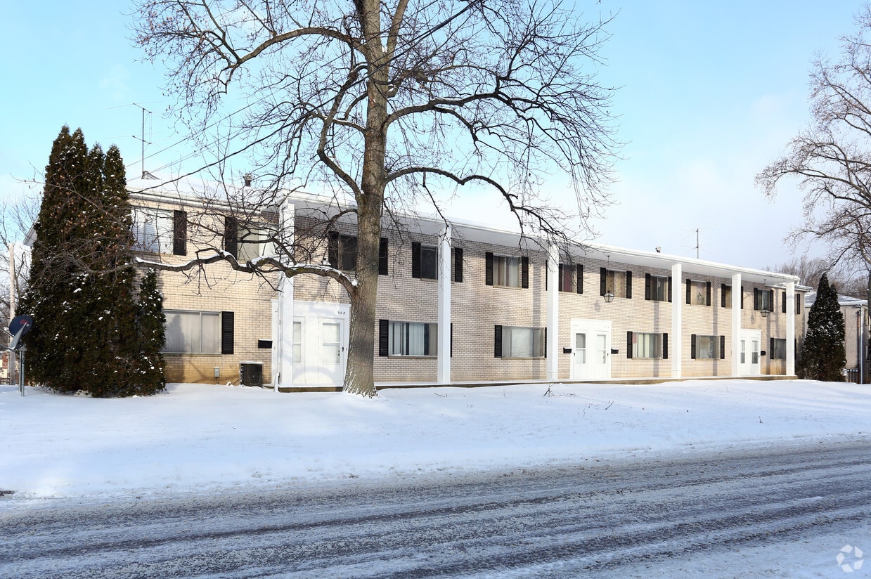 Building Photo - Legacy Village at Treeside