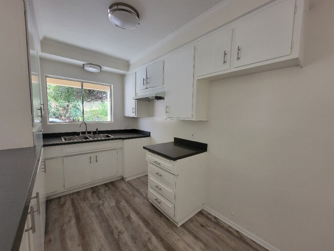 Building Photo - 13556 Wyandotte St