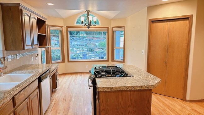 Building Photo - Lease Takeover! One-level 3 bdrm, 2.5 bath...
