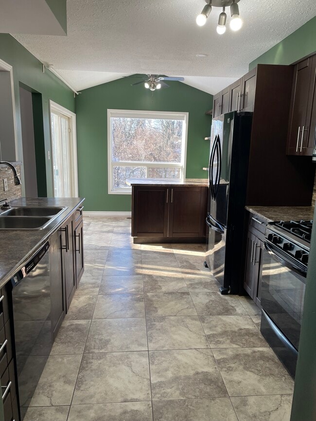 Building Photo - 56 Chesterton Ln