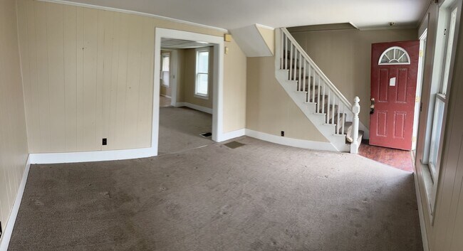 Building Photo - 3 bedroom 2 bath home