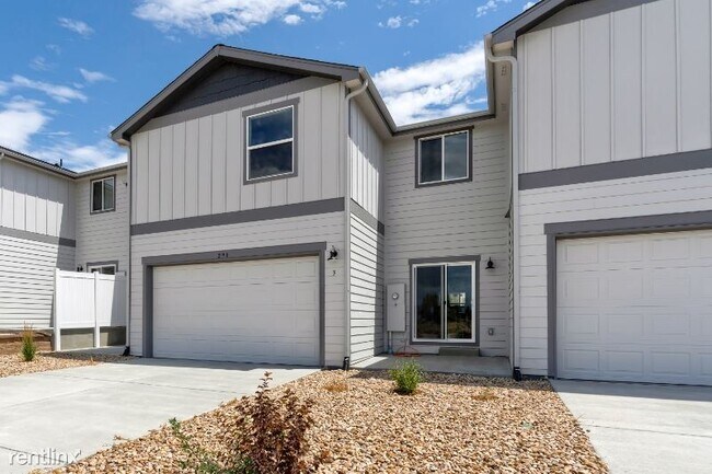 Building Photo - 3 br, 2.5 bath Townhome - 290 Chestnut Street