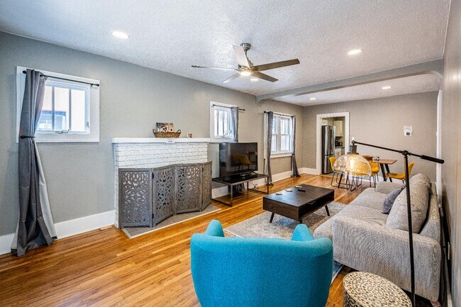 Foto del edificio - 722 Marquette Ave NW