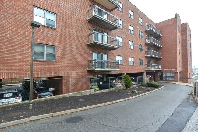 Building Photo - 12 Chancery Ct