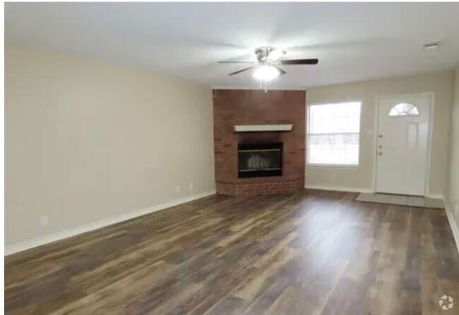 Building Photo - 3319 Lexington Dr