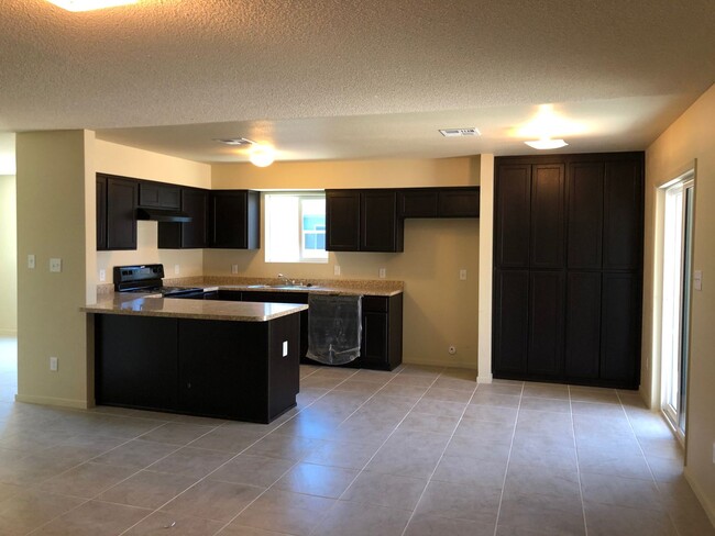 Foto del edificio - 3 Bedroom Home in Desert Oasis