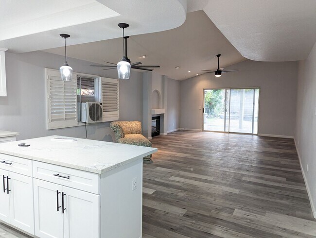 Foto del edificio - Stunning Four Bedroom Home