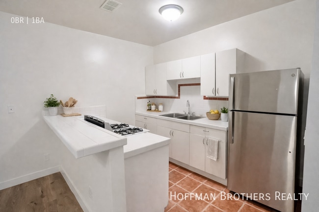 Building Photo - 1317 N Bronson Ave