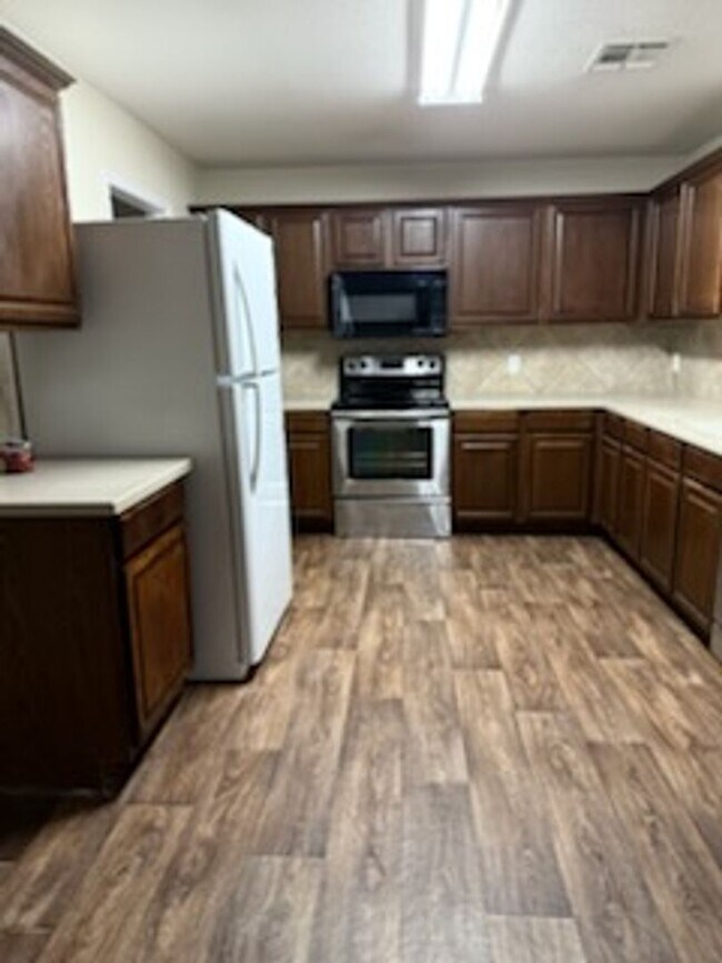 Building Photo - 2201 Riley Dr