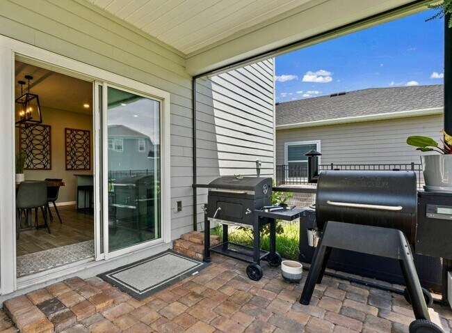 Building Photo - Gorgeous 4/ 2.5 Home in the Beautiful Lake Asbury Area of Clay County! $2,550.00