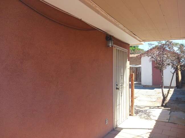 Building Photo - 608 San Pablo St SE