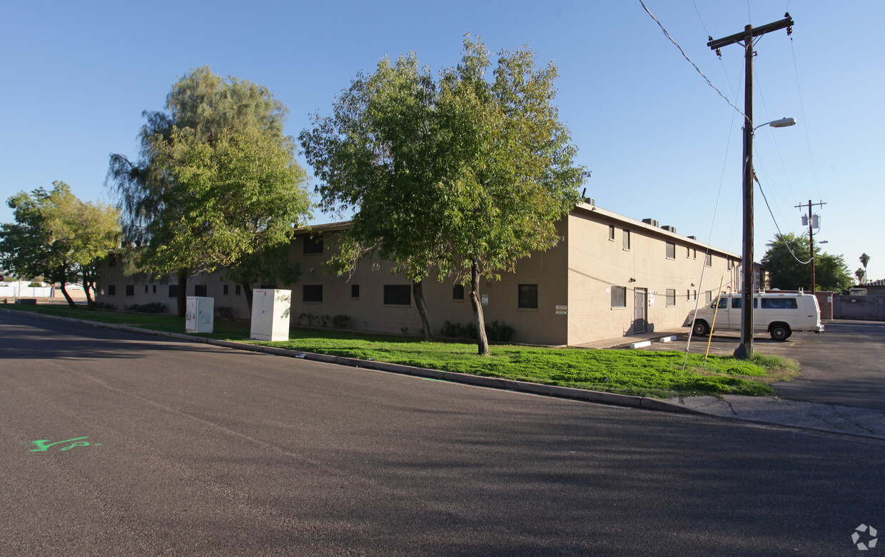 Primary Photo - Glen Vista Apartments