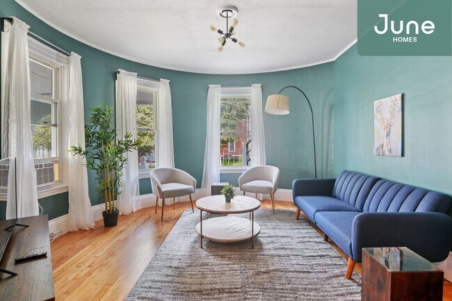 Foto del edificio - Queen room in 5-bed/1.5-bath Home