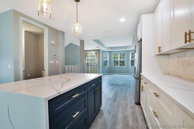 Building Photo - 2425 San Pietro Cir