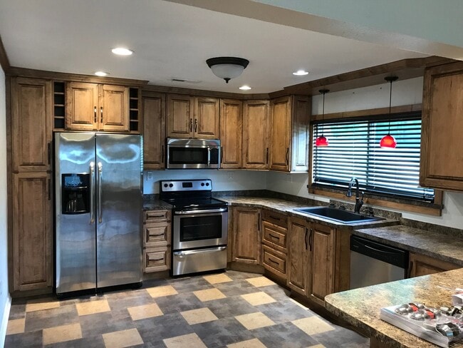 Building Photo - Country living close to town -814 CR 450