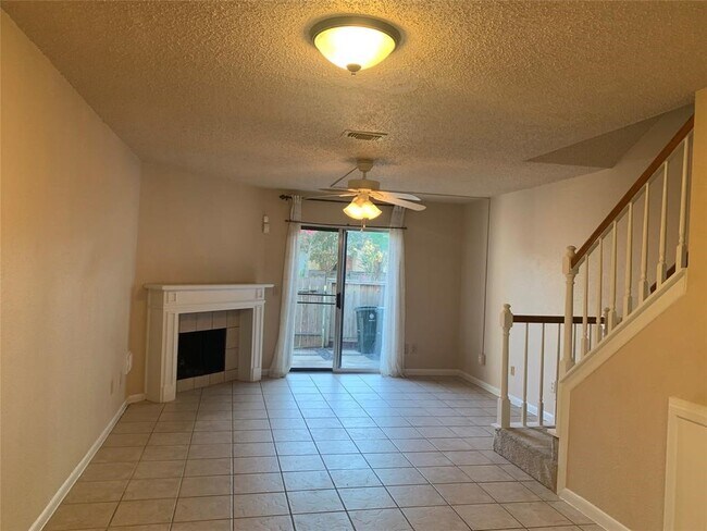 Foto del edificio - 2810 Grants Lake Blvd