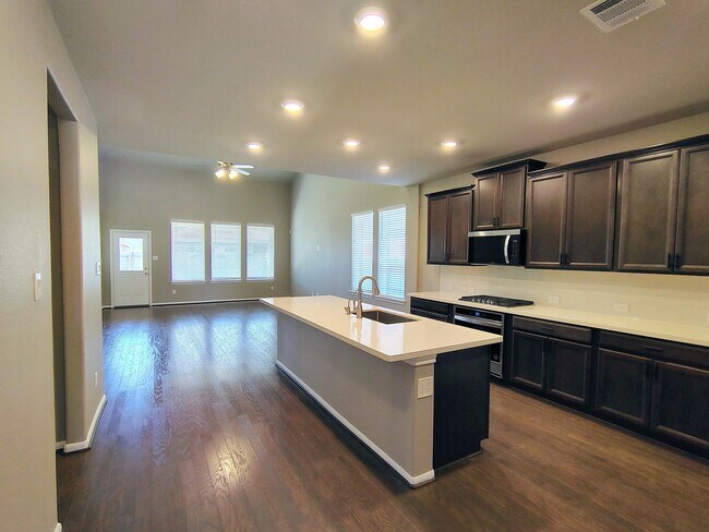 Building Photo - 2307 Sweet Bay Dr