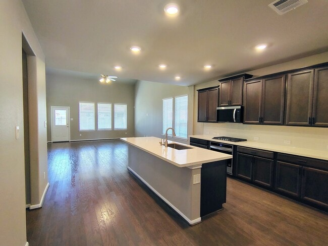 Foto del edificio - 2307 Sweet Bay Dr