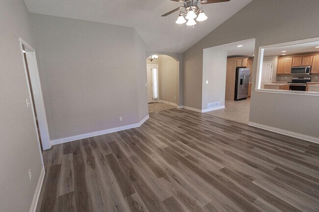 Building Photo - 6900 Madison Creek Dr