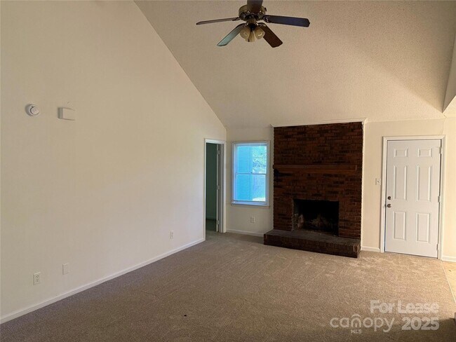 Foto del edificio - 12800 Levins Hall Rd