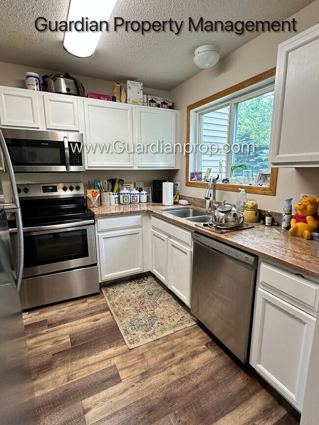 Building Photo - Prior Lake Town Home, 1 Car Garage, W/D, Walk out Patio, Dishwasher Available Sept