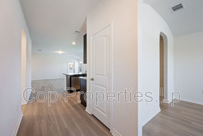 Foto del edificio - 7400 Merton Minter St