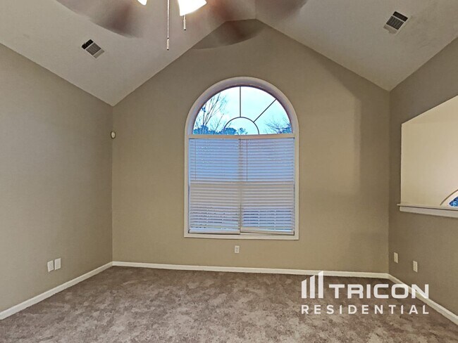 Building Photo - 318 Dylan Way
