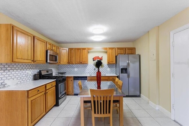 Building Photo - 1700 SW 16th Ct