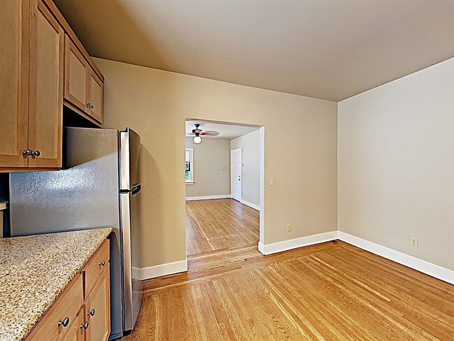Building Photo - 1 br, 1 bath  - 3435 J St Apt 4